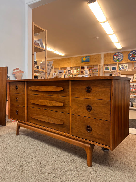 Vintage Mid Century Modern Walnut 4 and 9-Drawer Dresser Dovetailed Drawers with Solid Wood Drawer Pulls