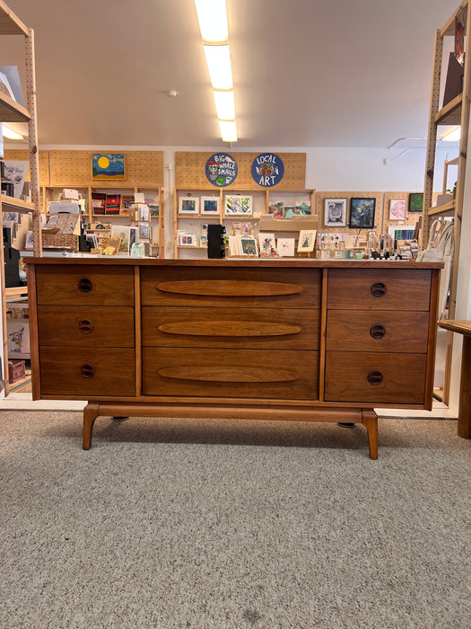 Vintage Mid Century Modern Walnut 4 and 9-Drawer Dresser Dovetailed Drawers with Solid Wood Drawer Pulls