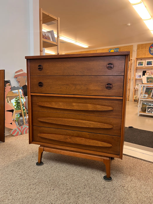 Vintage Mid Century Modern Walnut 4 and 9-Drawer Dresser Dovetailed Drawers with Solid Wood Drawer Pulls
