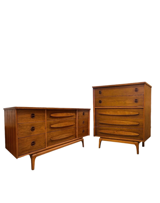 Vintage Mid Century Modern Walnut 4 and 9-Drawer Dresser Dovetailed Drawers with Solid Wood Drawer Pulls