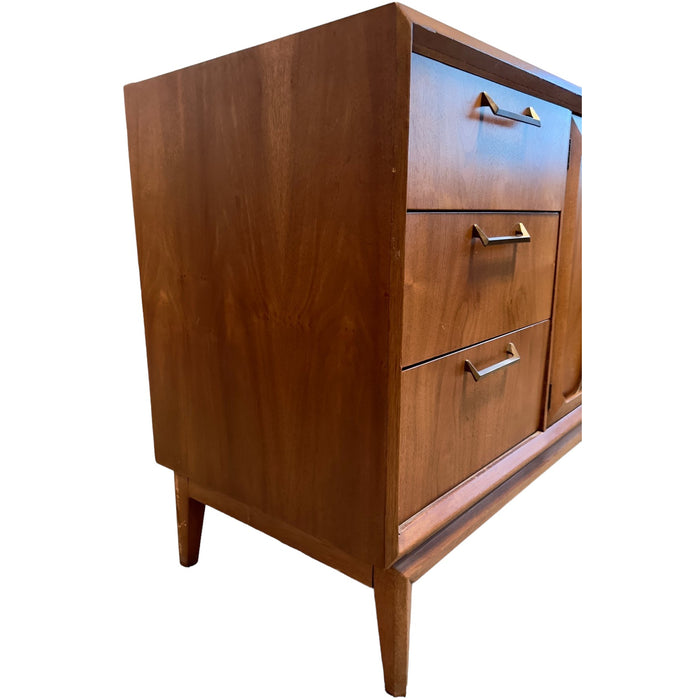 Vintage Mid Century Modern Broyhill Walnut Solid 9 Drawer Dresser Walnut