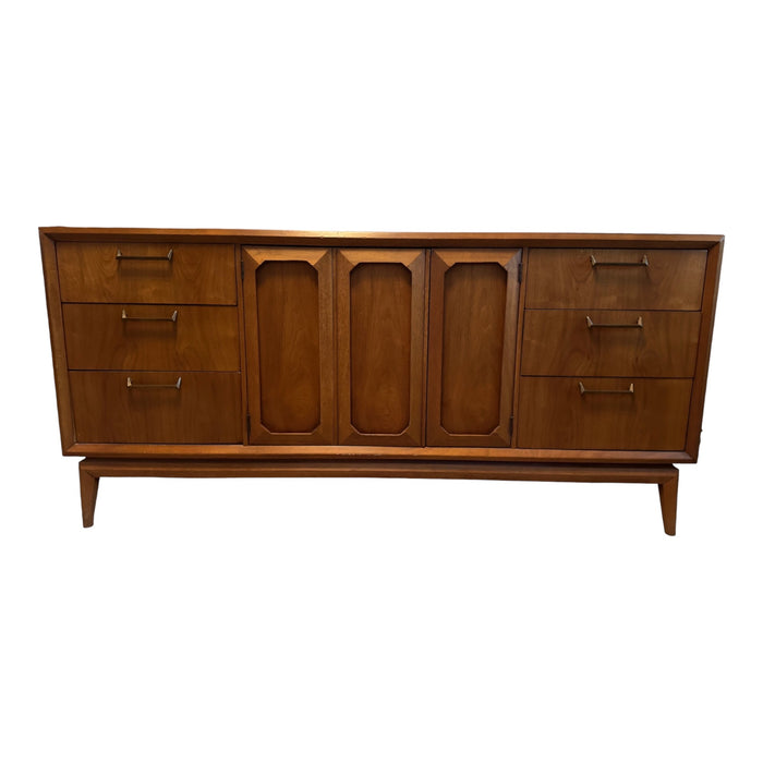 Vintage Mid Century Modern Broyhill Walnut Solid 9 Drawer Dresser Walnut