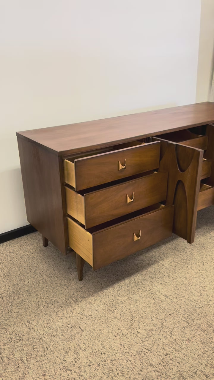 Vintage Mid Century Modern Broyhill Brasilia 9 Drawer Dresser Solid Walnut with Original Handles Seattle
